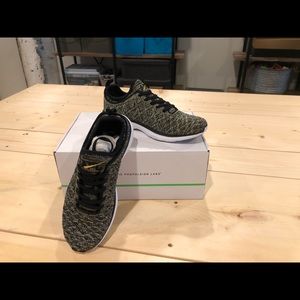 New Techloom Phantom black/gold melange shoes